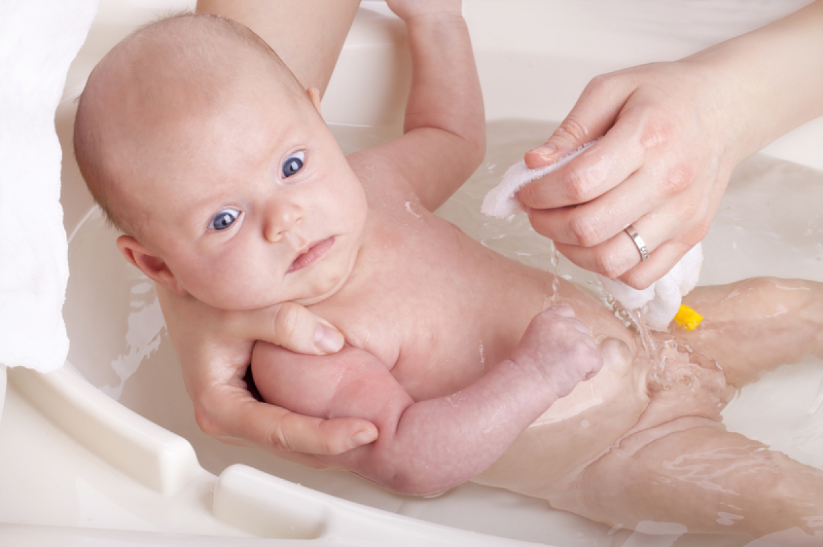 Cómo bañar al bebé? Mejores geles y champús bebé